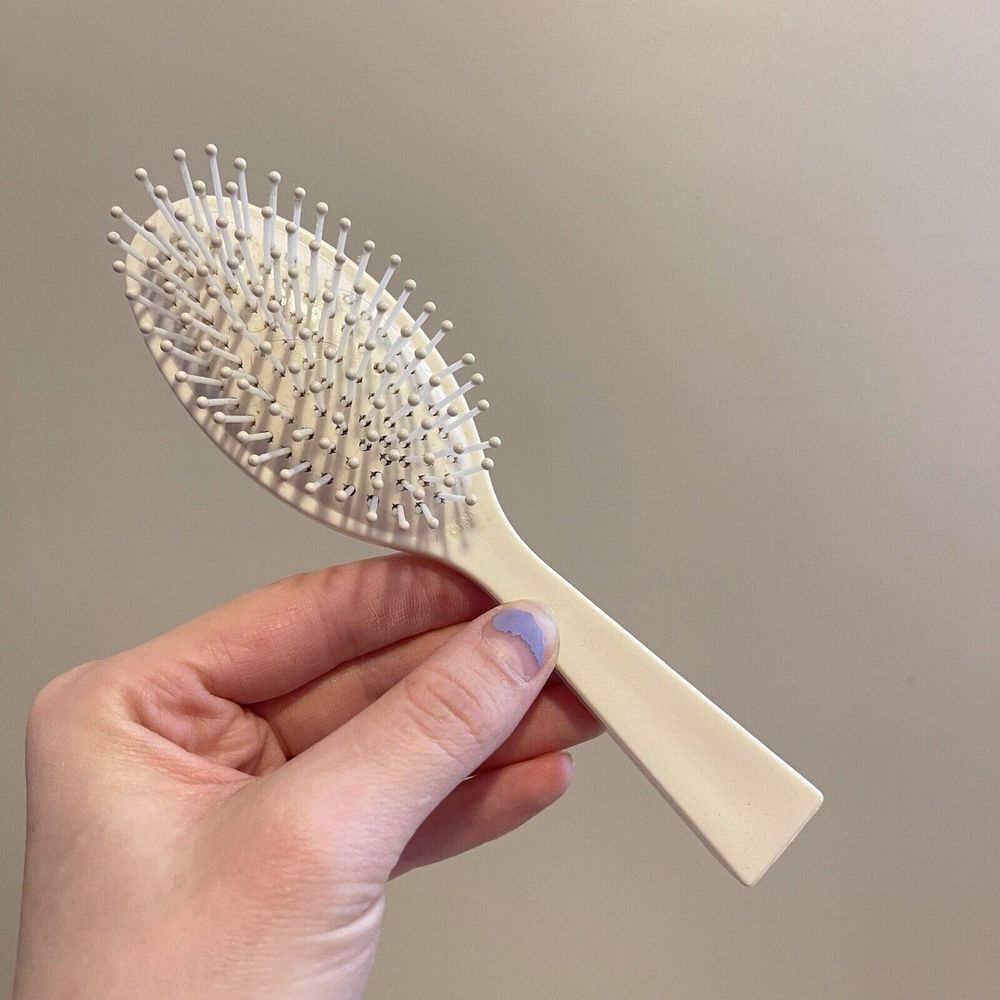 Estee Lauder White Ball‎ Tipped Travel Purse White Plastic Hair Brush Used Oval